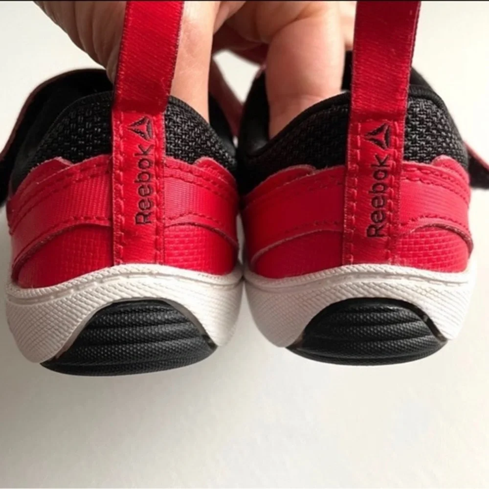 Reebok Red Sneakers Peek‎ N’ Fit Adjustable Toddler size 8